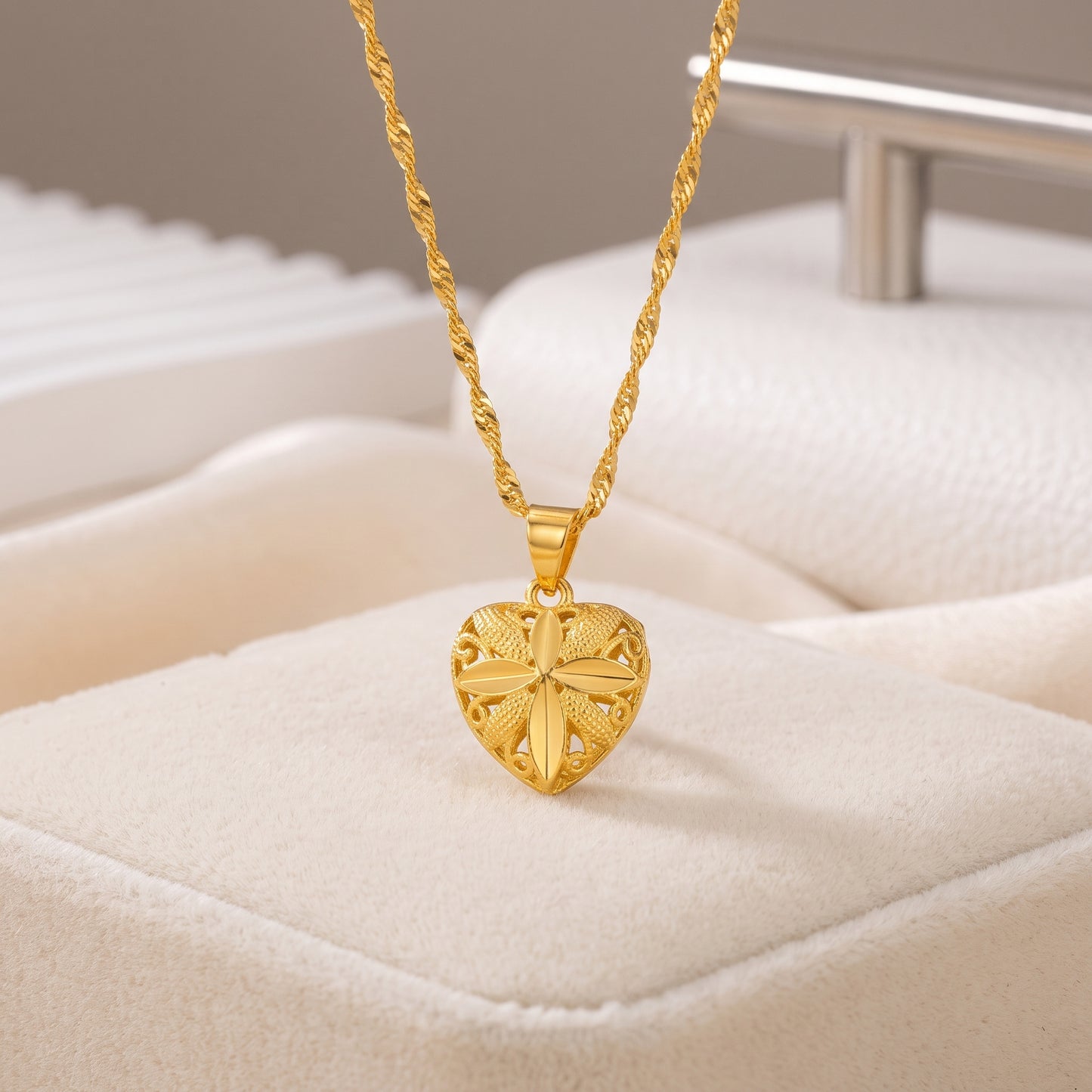 Heart-Shaped Gold Pendant Necklace – Perfect Gift for Her
